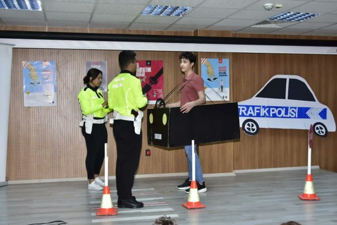 Polis, Öğrencilere Trafik Kurallarını Tiyatroyla Öğretti