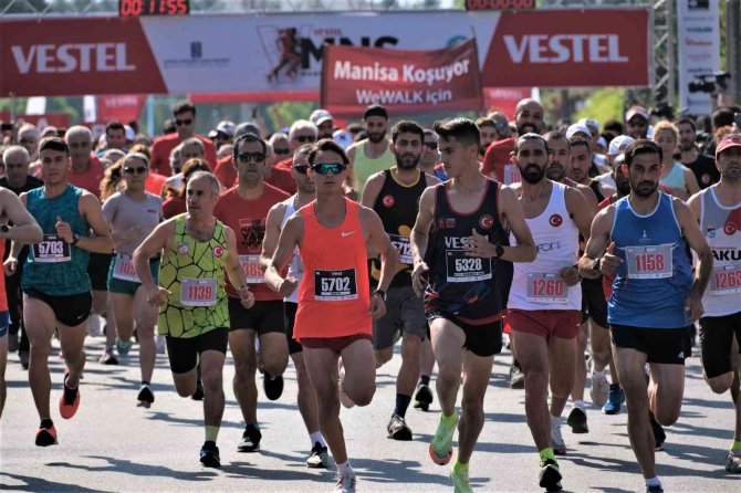 Uluslararası Vestel Manisa Yarı Maratonu Renkli Görüntülere Sahne Oldu