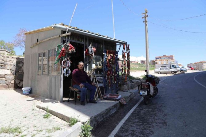 Niğde’nin Son Saraççısı, Baba Mesleğini Sürdürüyor