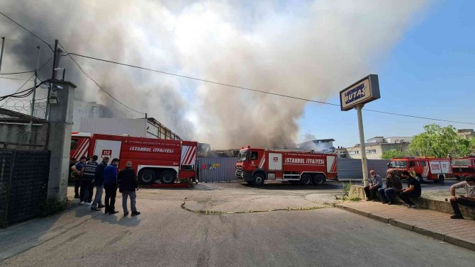 Arnavutköy’de Büyük Fabrika Yangını