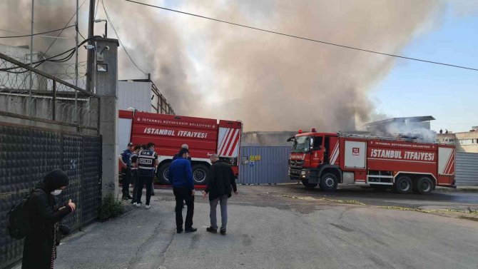 Arnavutköy’de Büyük Fabrika Yangını