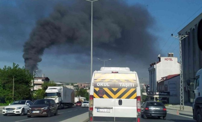 Arnavutköy’de Büyük Fabrika Yangını
