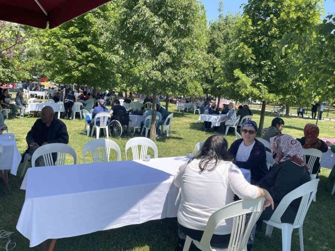 Beyoğlu’nda Engelli Vatandaşlar Piknikte Buluştu