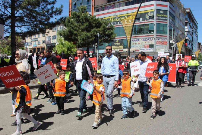 Bingöl’de Aileler Ve Çocuklardan Kortej Yürüyüşü