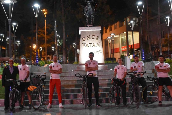 Çanakkale’den Samsun’a Şehit Toprağı Taşıyan Bisikletliler Kastamonu’ya Ulaştı