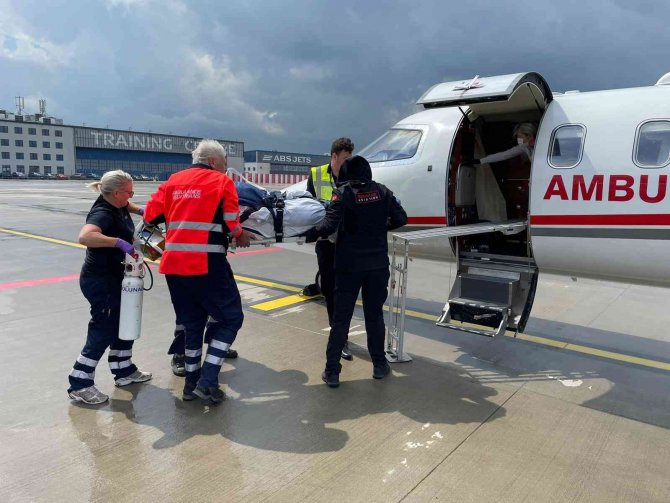 Sağlık Bakanlığı, Çekya’da Rahatsızlanan Türk Öğrenci İçin Ambulans Uçak Gönderdi
