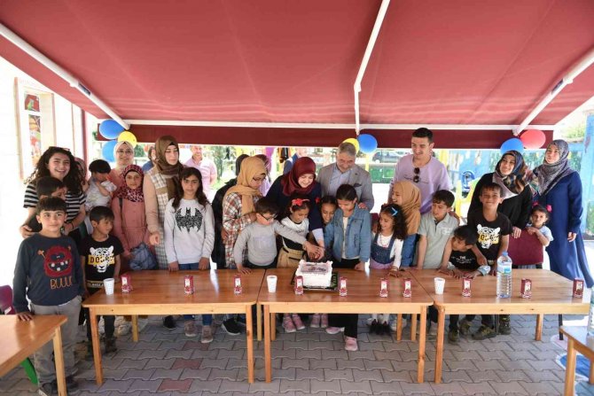 Başkan Aşgın’dan Mülteci Çocuklara Sürpriz