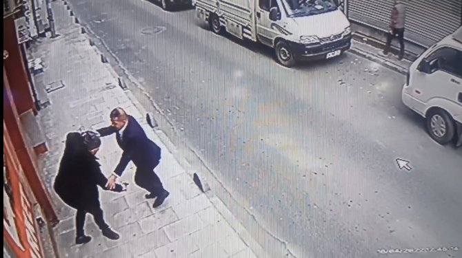 İ̇stanbul’da Dehşet Anları Kamerada: Yolda Karşılaştığı Kuzenini Vurdu