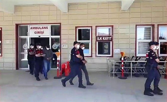 Vicdansızlar Yaşlı Kadını 38 Yıldır Dinmeyen Acısıyla Kandırdı