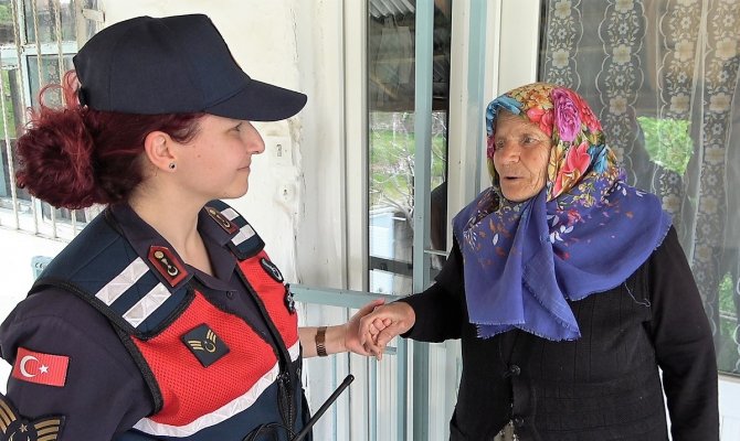 Vicdansızlar Yaşlı Kadını 38 Yıldır Dinmeyen Acısıyla Kandırdı