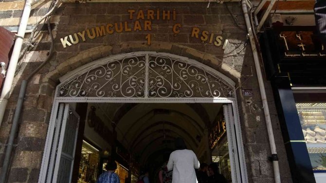 Türkiye’de Bir İlk: Diyarbakır’da Turist Yoğunluğundan ‘Nöbetçi Kuyumcu’ Sistemine Geçildi