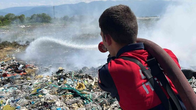 Çöplük Yangınında Gökyüzü Dumanla Kaplandı