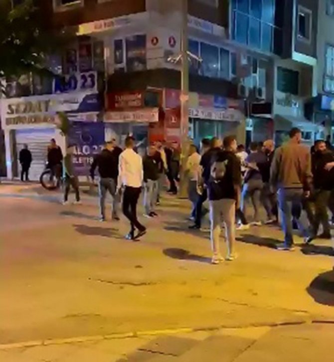 Sokak Arasında Başlayan Kavga Caddeye Taşındı: 1 Yaralı