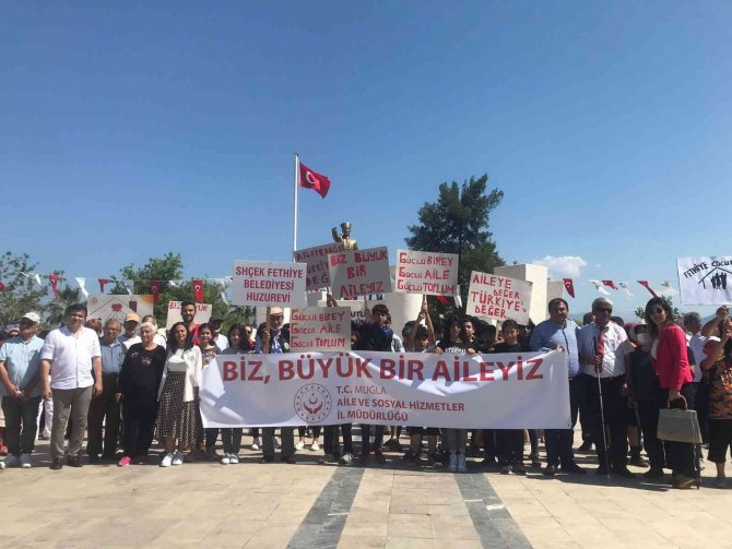 Fethiye’de Aile Haftası Farkındalık Yürüyüşü Gerçekleştirildi