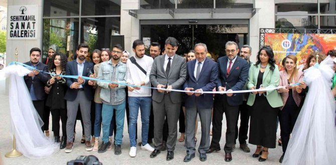 Üniversite Öğrencilerinden Mezuniyet Sergisi