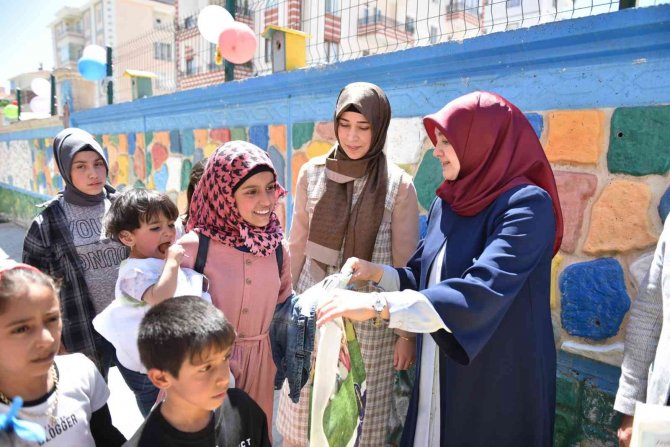 Başkan Aşgın’dan Mülteci Çocuklara Sürpriz