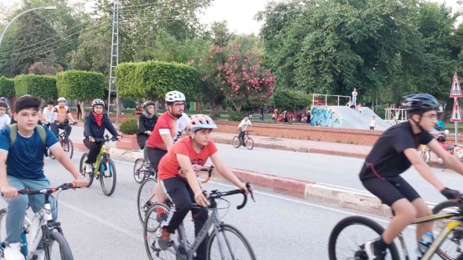 Dörtyol’daki Bisiklet Etkinliğinde 200 Kişi Pedal Çevirdi