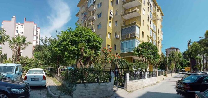İ̇zmirli Solist Evde Ölü Bulundu