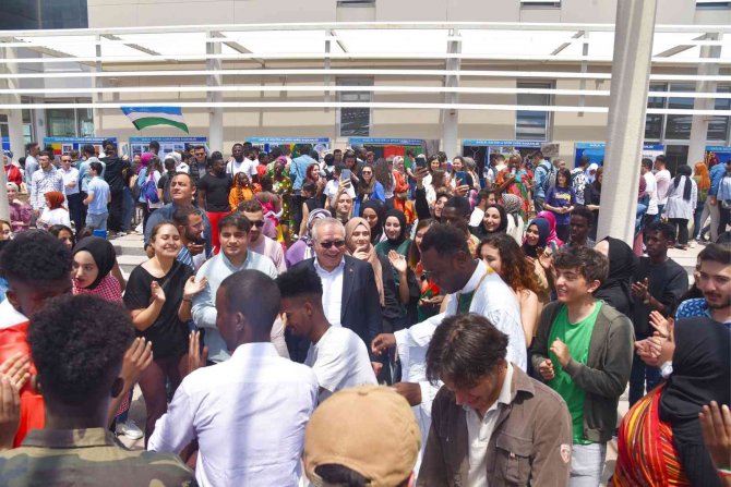 Kmü’de 22 Ülkeden Yüzlerle Öğrenci Kültürlerini Tanıttı