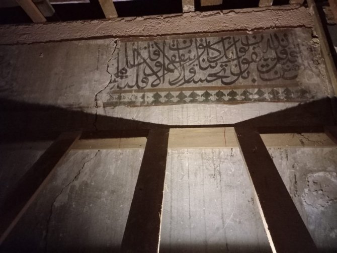 Restorasyonda Ortaya Çıktı, Caminin Duvarına Fetih Suresi’nin Ayetleri Yazılmış