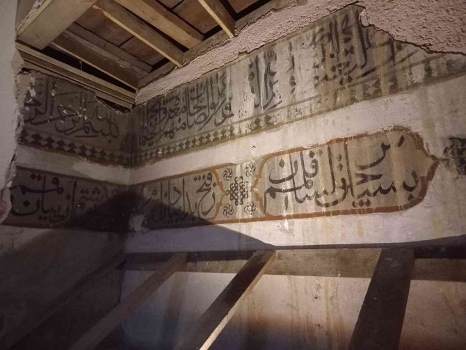 Restorasyonda Ortaya Çıktı, Caminin Duvarına Fetih Suresi’nin Ayetleri Yazılmış