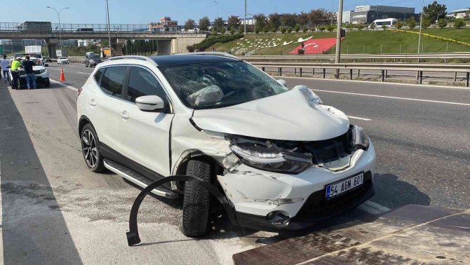 Otomobil Tıra Arkadan Çarptı, Sürücü Yara Almadan Kurtuldu