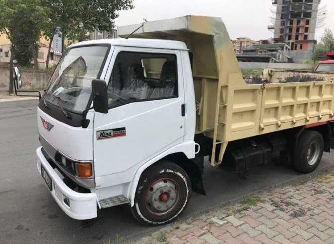 Küçükçekmece’de Kamyonet Hırsızlığı Kamerada