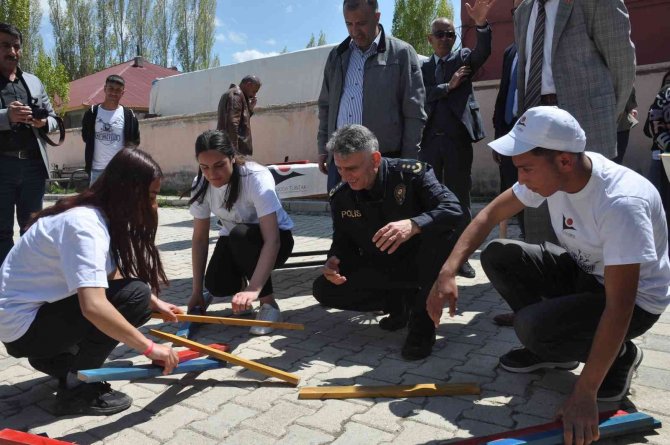 Bulanık’ta Bilim Fuarı Sergisi Açıldı