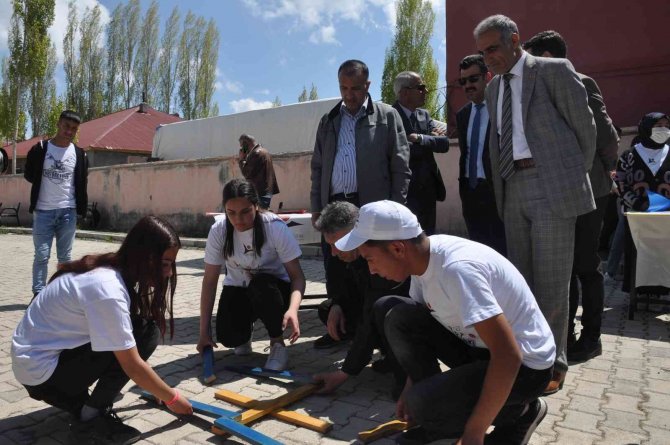 Bulanık’ta Bilim Fuarı Sergisi Açıldı