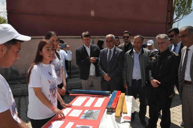 Bulanık’ta Bilim Fuarı Sergisi Açıldı