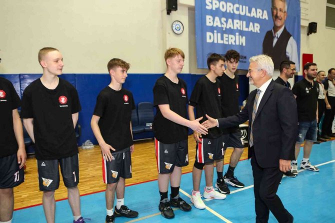 Nilüfer’de ‘Kardeş Kentler Basketbol Turnuvası’ Başladı