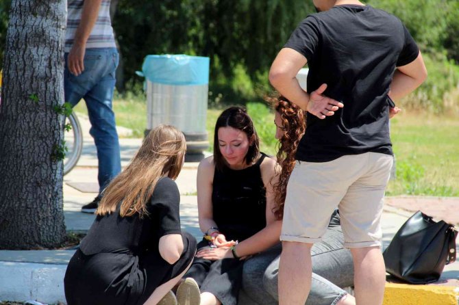 Antalya’da Otomobiller Çarpıştı, Öğretim Üyesi Ve Öğrenci Şoka Girdi