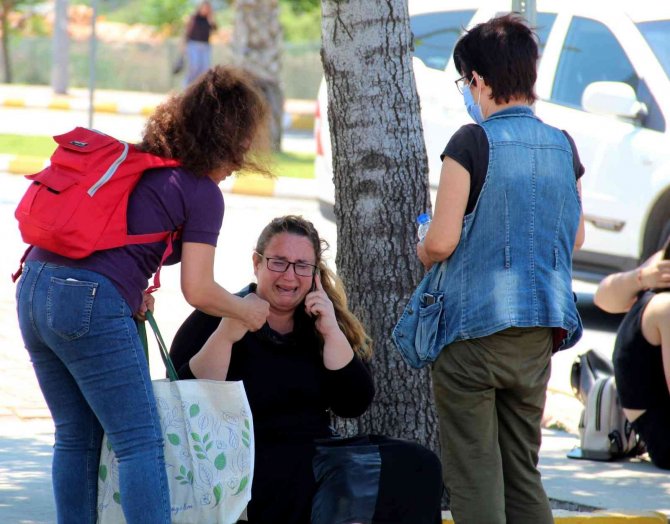 Antalya’da Otomobiller Çarpıştı, Öğretim Üyesi Ve Öğrenci Şoka Girdi