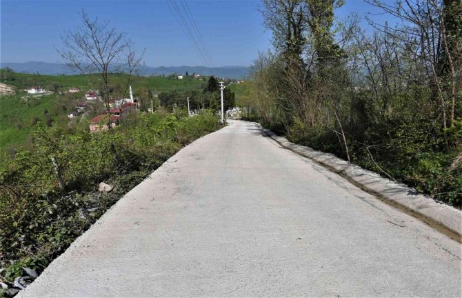 Altınordu’da İki Mahalle Daha Beton Yol Konforuna Kavuştu