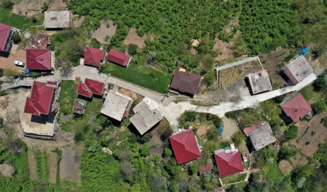 Altınordu’da İki Mahalle Daha Beton Yol Konforuna Kavuştu