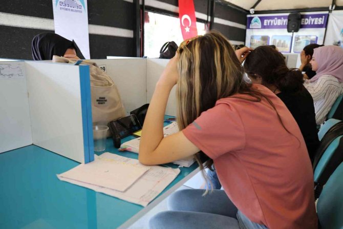 Sınava Bir Ay Kala Arı Gibi Çalışıyorlar