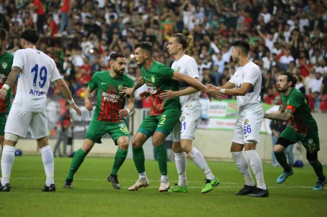Amedspor-tarsus İ̇dman Yurdu Maçında Taraftar Rekoru