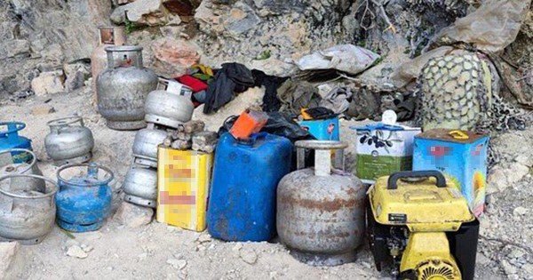 Tunceli’de 2 Sığınak İçerisinde Çok Sayıda Yaşam Malzemesi Ele Geçirildi