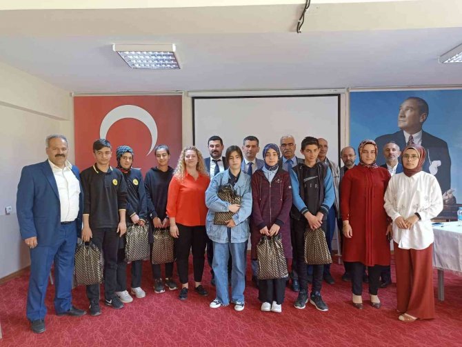 Tunceli’de İmam Hatip Liseleri Arası Bilgi Yarışması Düzenlendi