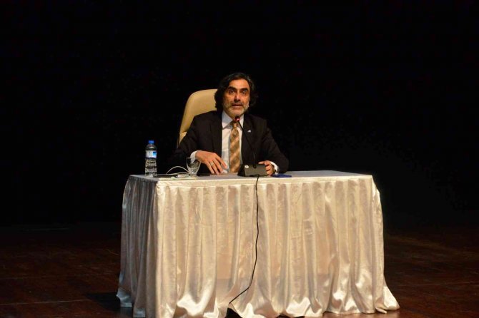 Din İ̇şleri Yüksek Kurulu Üyesi Prof. Dr. Aydemir, Uşak’ta Z Kuşağını Anlattı