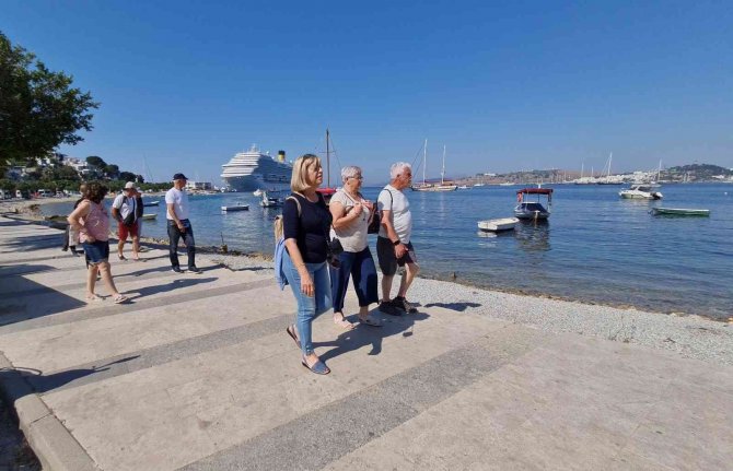 Dev Gemiye Bakan Bir Daha Baktı