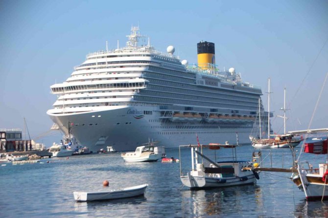 Dev Gemiye Bakan Bir Daha Baktı