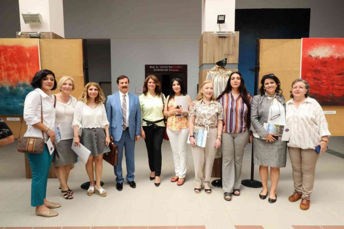 Akdeniz Üniversitesi’nde ’Savaş, Kadın Ve Göç Paneli’ İle ’Göçmen Kadın Sanatçılar Resim Sergisi’ Düzenlendi