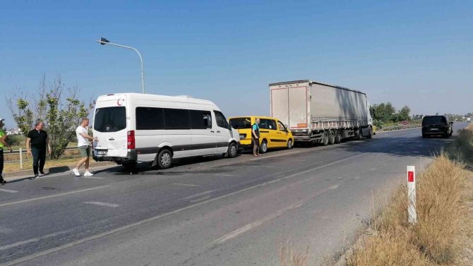 Zincirleme Kazada İ̇ngiliz Turist Yaralandı