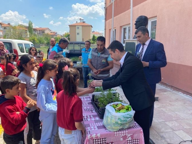 Altıntaş’ta "Bir Fide Bir Can" Projesi