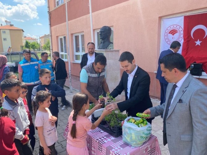 Altıntaş’ta "Bir Fide Bir Can" Projesi