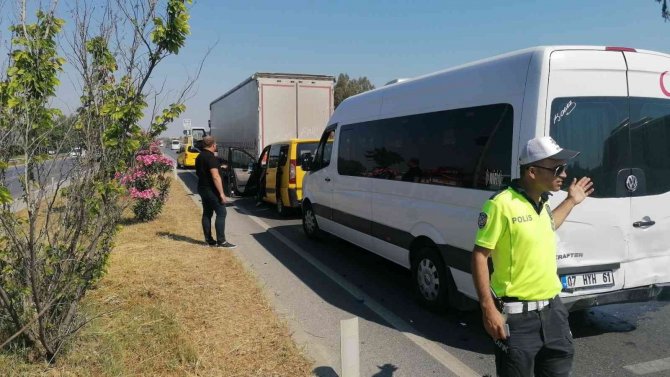 Zincirleme Kazada İ̇ngiliz Turist Yaralandı