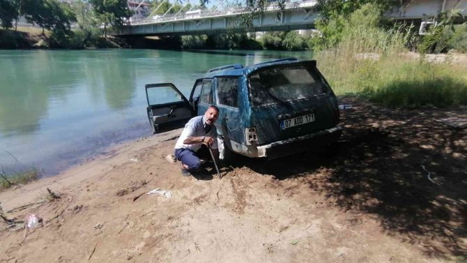 Çamura Saplanan Araçtaki Alkollü Şahıs Polise Drift Maceralarını Anlattı
