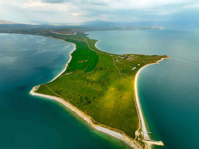 Van’ın El Değmemiş Adası Maldivler’i Aratmıyor