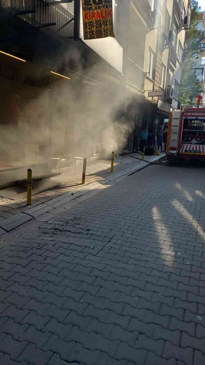 Aydın’da Kara Dumanlar Mahalleyi Kapladı